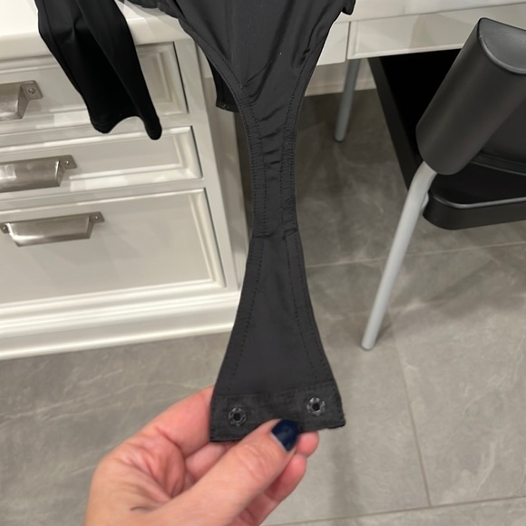 𝅺AMANDA UPRICHARD Black Elvin long sleeve bodysuit mock turtleneck gold snaps S - Picture 7 of 8